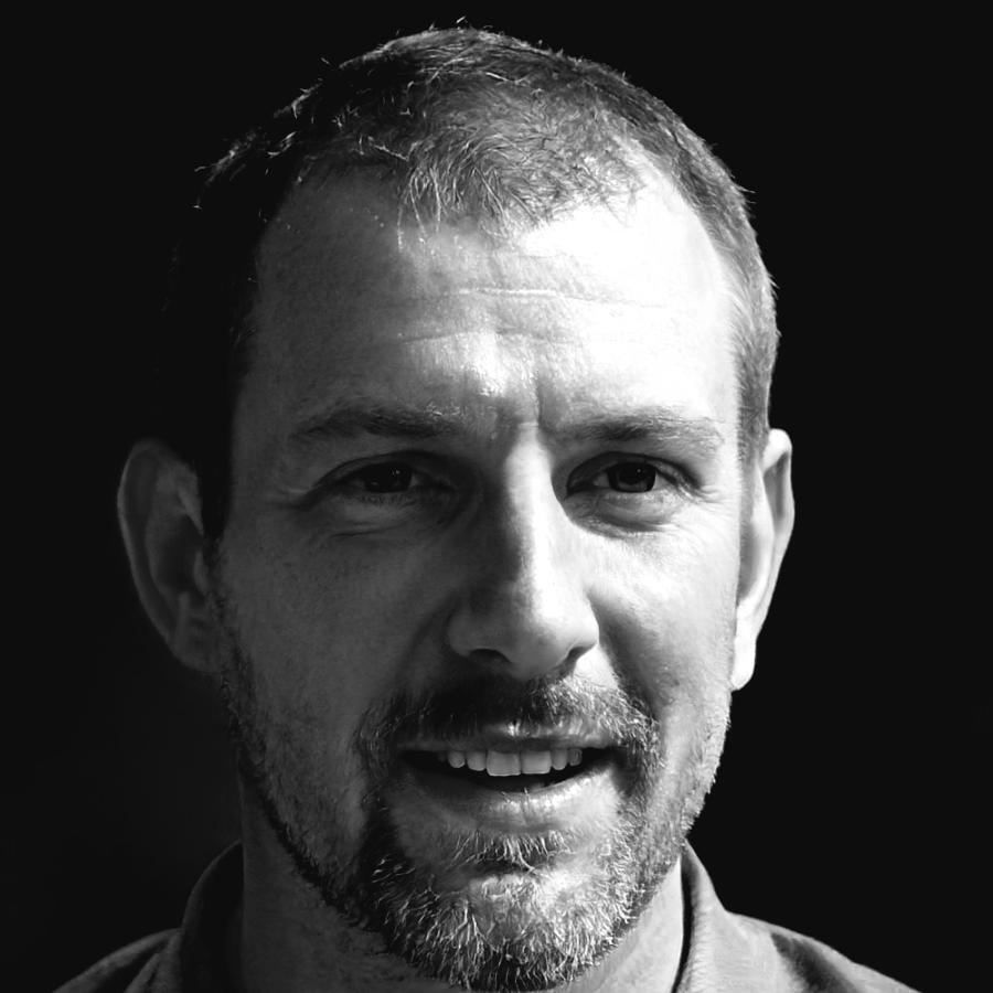 Портрет преподавателя Тунчай Йылмаз