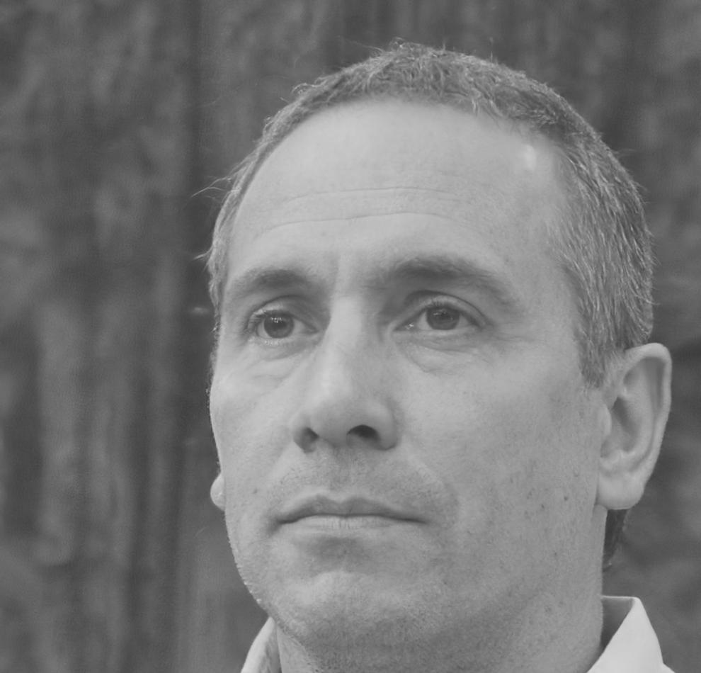 Портрет преподавателя Эркан Демир