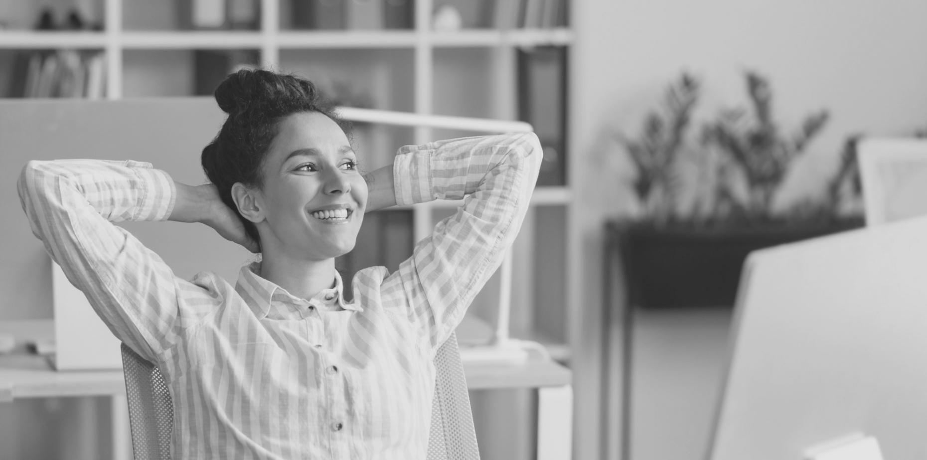 Момент совместной работы фотографов над проектом в студии