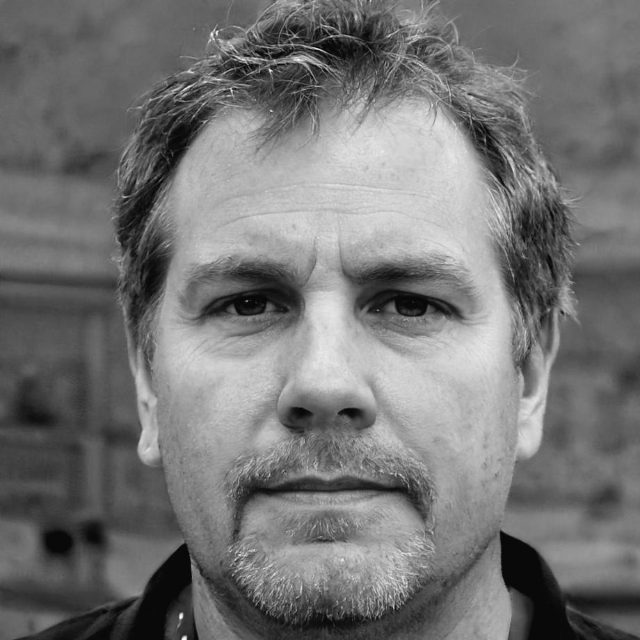 Преподаватель уличной фотографии Демир Йылдыз